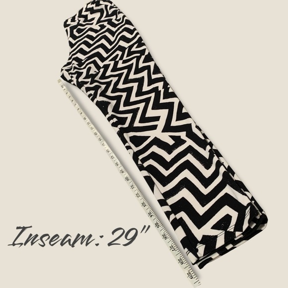 H&M Large Cotton/Spandex Stretchy Black and White Zigzag Pattern Leggings/Pants - Picture 4 of 8